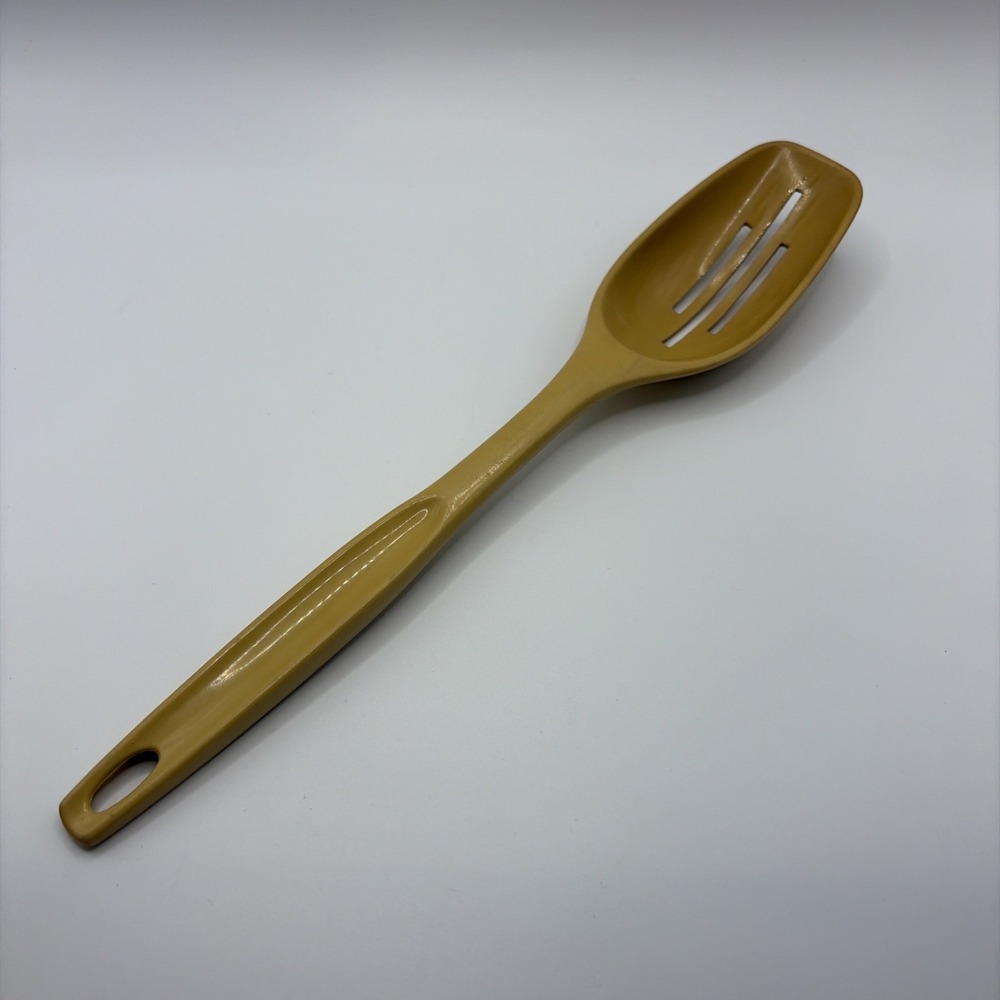 retro Beige Foley Nylon Plastic Slotted serving Spoon Utensil Retro EUC